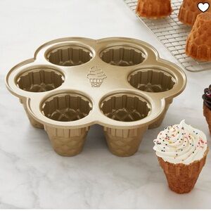 Williams Sonoma Nordic Ware Nonstick Cast Aluminum Ice Cream Cone Cake Pan